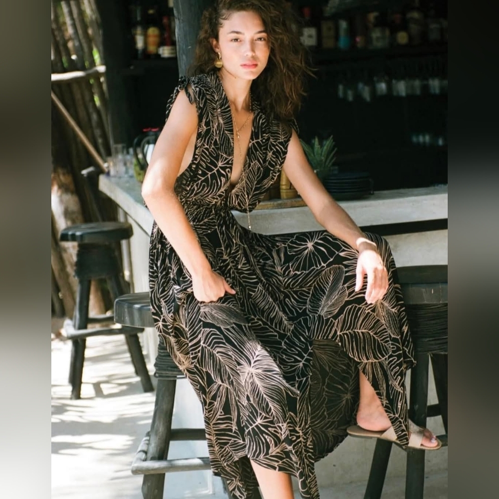Elegant Black Leaf Print Maxi Dress